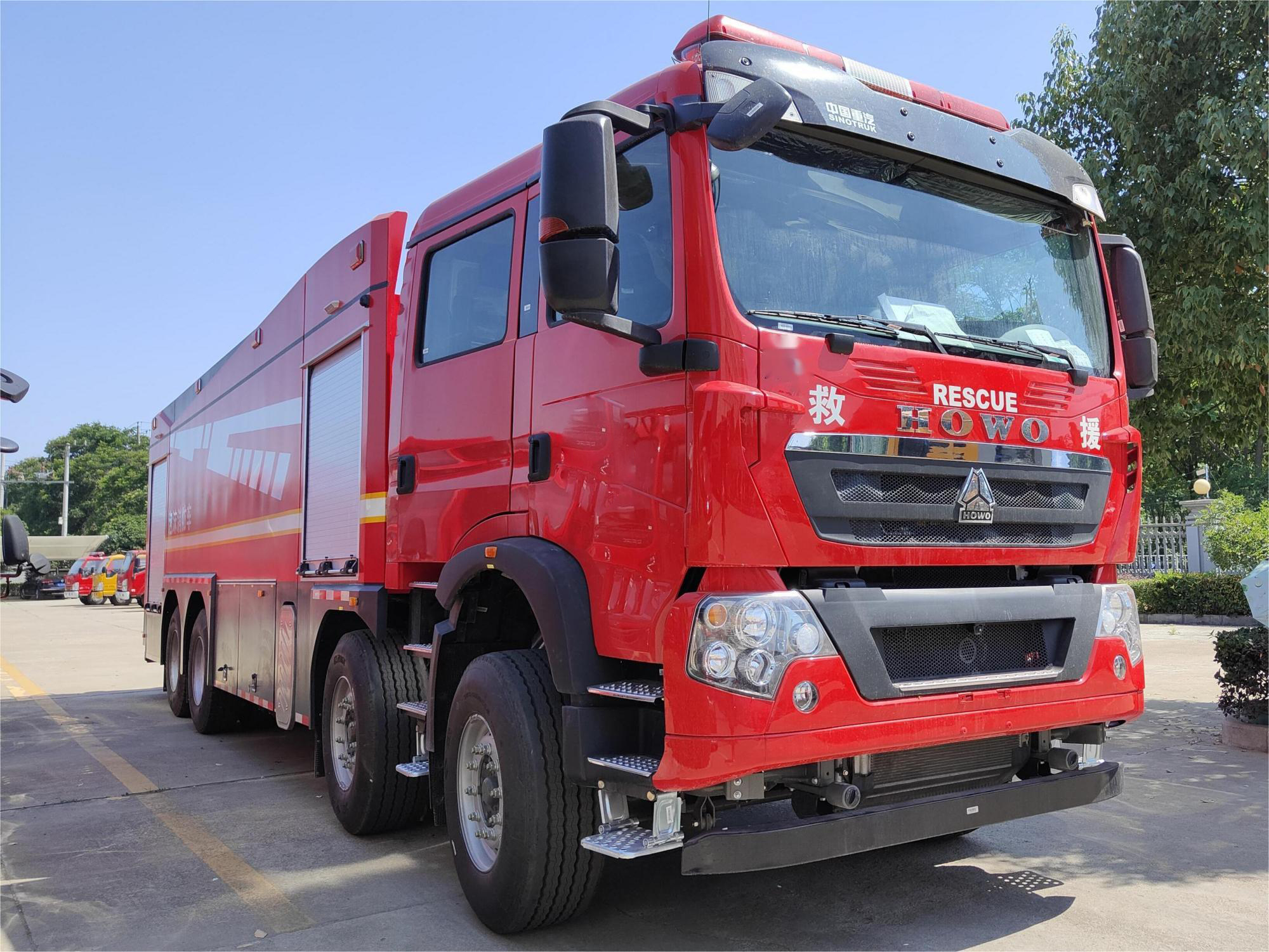 豪沃双排18吨泡沫消防车